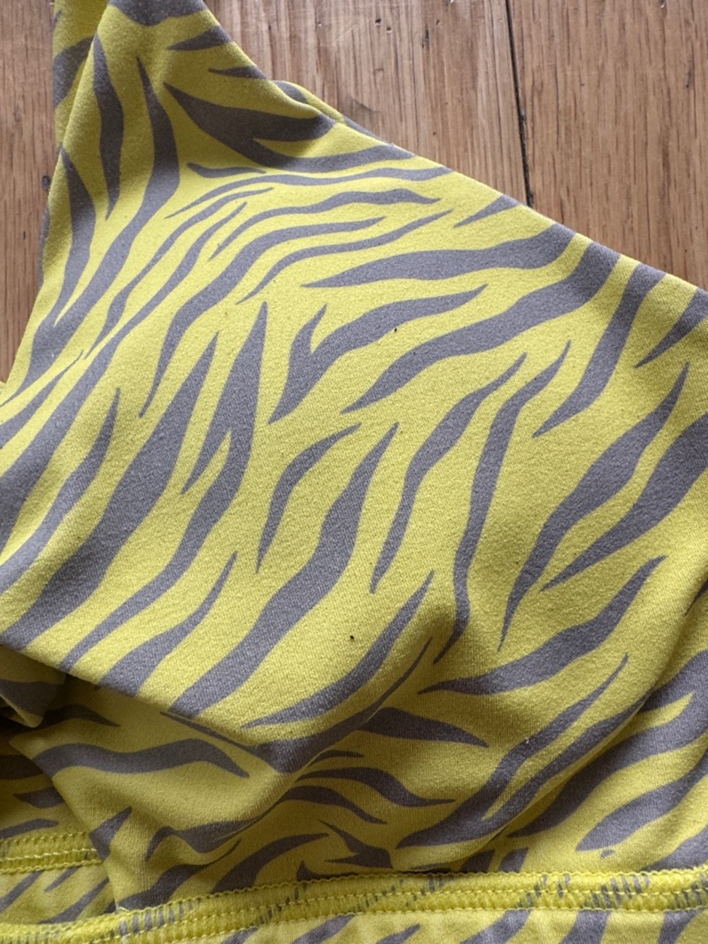 Yellow Zebra-Print Twist Front Sports Bra - Noire Blanc - Picture 4 of 6